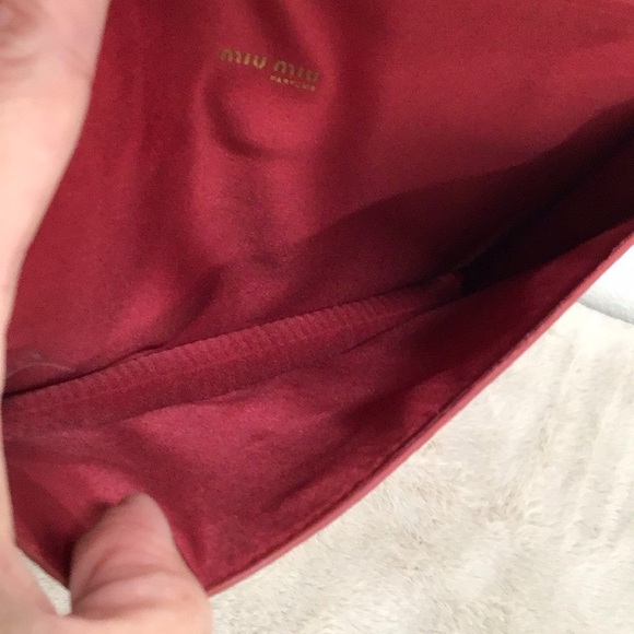 🆕 MIU MIU Patent Red Clasp Cosmetic Bag No Box No Dust Bag - Picture 11 of 12